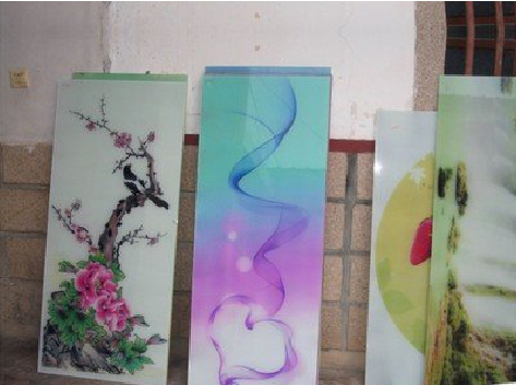 师宗玻璃喷绘的特点。