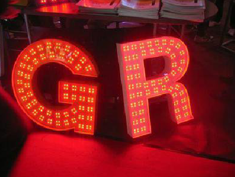 师宗LED发光字常见的安装误区。